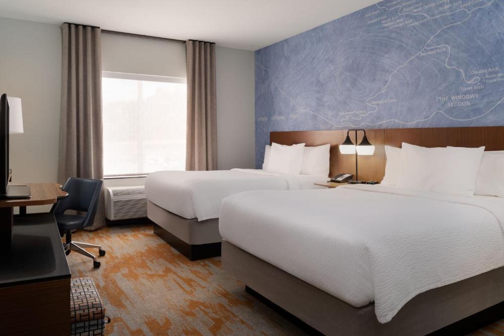 2 Queen Guest Room interior